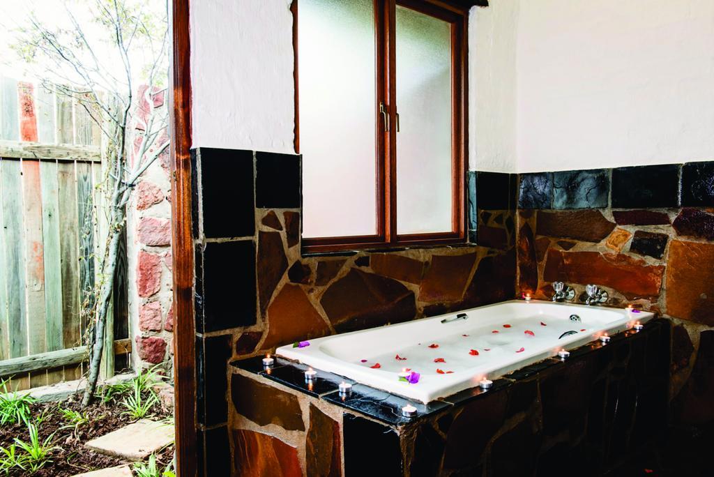 Kedar Heritage Lodge, Conference Centre & Spa Phokeng エクステリア 写真